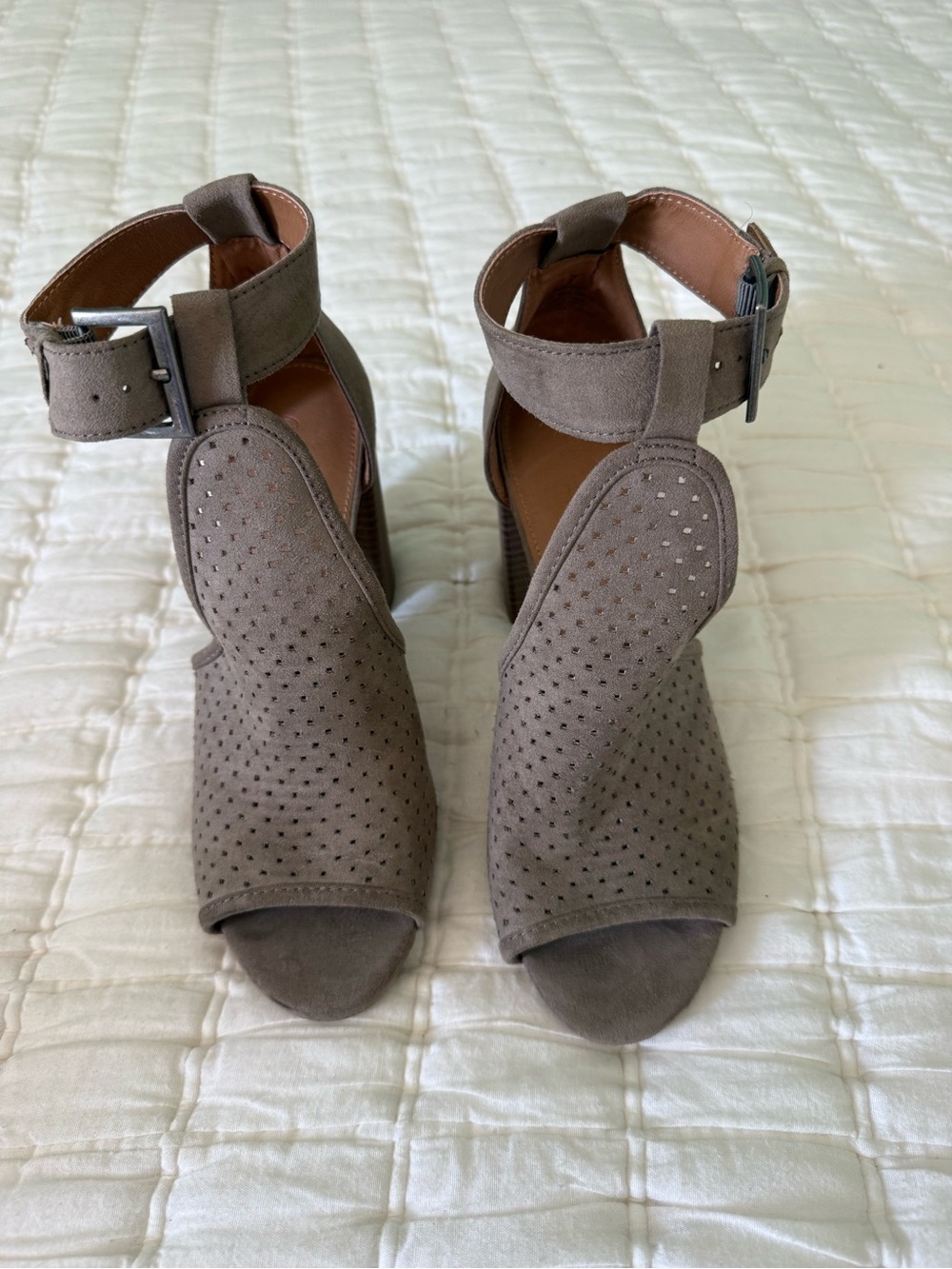 Universal Thread Taupe Perforated Block Heel Ankle Strap Sandals Size 7